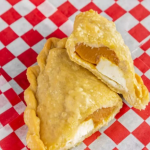 Empanada de cajeta con Philadelphia